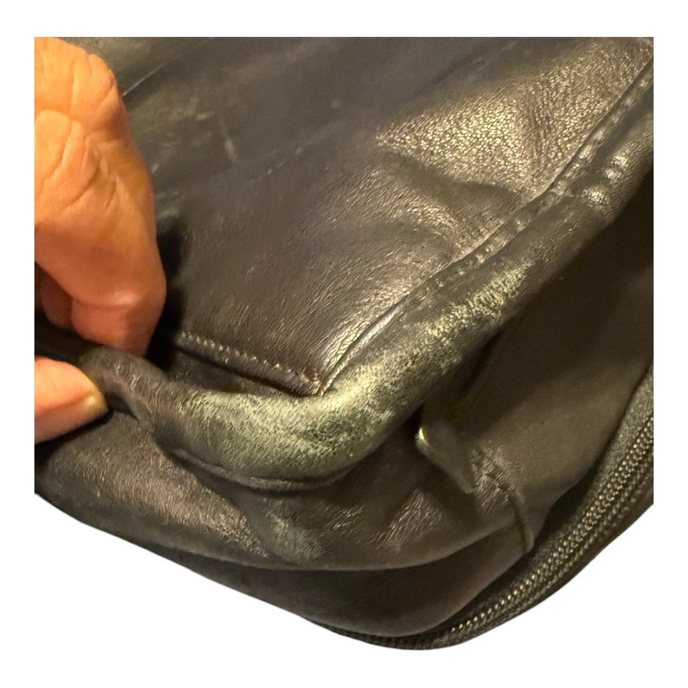 Tumi 96141DH Soft Black Leather Laptop Bag with Strap - Picture 4 of 15